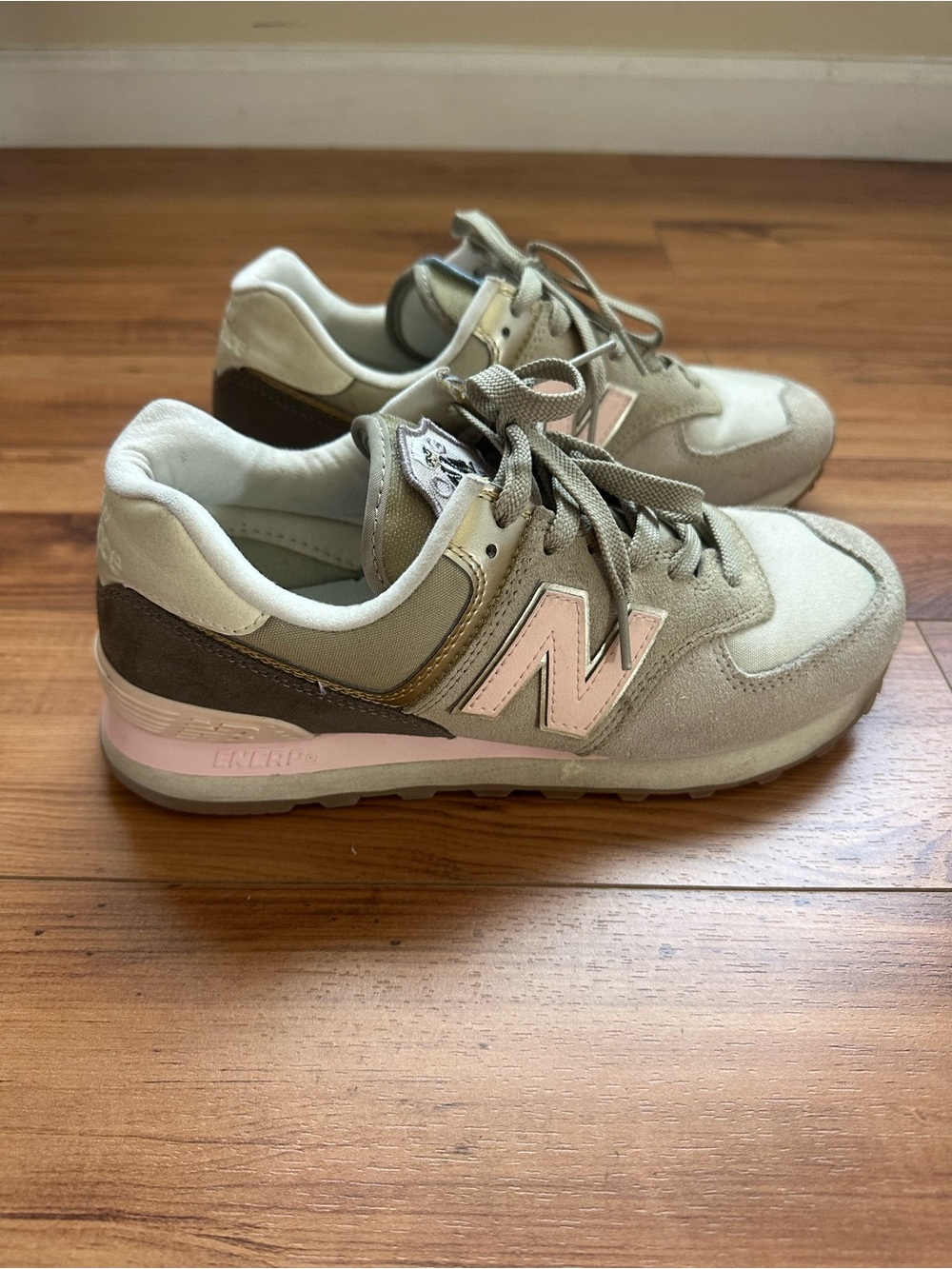 New Balance Women's 574 Classic Sneaker Beige Gold & Pink women size 9 (eur 40.5